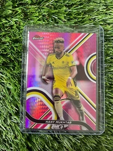 HANY MUKHTAR 2022 TOPPS FINEST SOCCER PINK PRISM REFRACTOR #118/125 - Bild 1 von 2