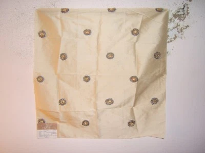 Highland Court "Pinwheels" círculos bordados, 100% seda, color natural/azul  Foto 1 de 2