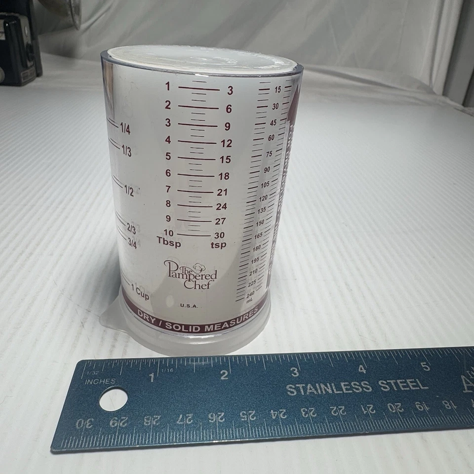Pampered Chef Mini-Measure All Cup #2236 WET or DRY INGREDIENTS 8 oz - Image 1 of 3