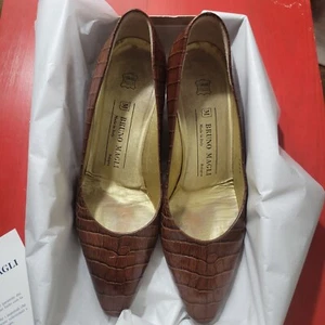 Vintage Bruno Magli Women Pumps Brown Embossed Reptile Print 2.5 In Heel Sz 8.5B - Picture 1 of 14