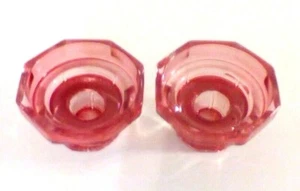 Par de candelabros de vidrio rojo en forma de hexágono 5" - Imagen 1 de 7
