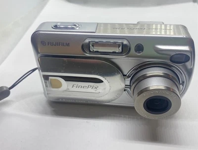 Fujifilm FinePix A340 4.0MP Compact Digital Camera Silver - Image 1 of 4