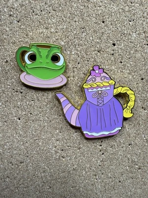 Juego de té Loungefly Disney Princesa prendedor caja ciega - Rapunzel y Pascal enredados Foto 1 de 2