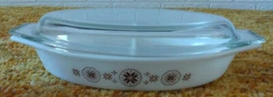 VINTAGE PYREX OVENWARE TOWN & COUNTRY 1 1/2 QT DIVIDED CASSEROLE DISH WITH LID - Picture 1 of 2