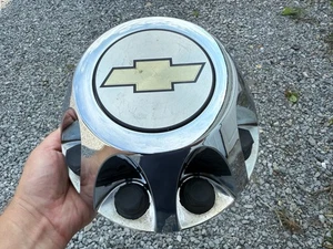 CHEVY SILVERADO 3500 DUALLY REAR OEM WHEEL CENTER CAP CHROME 9597536 2008-2010 - Picture 1 of 4