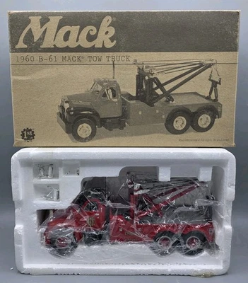 Mack 1960 B-61 Tow Truck "Chicago Fire Department" 1:34 Diecast, 1st Gear (1997) - Image 1 of 4