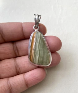 Vintage 925 Sterling Silver Green Onyx / Afghan Jade Crystal Gemstone Pendant - Picture 1 of 2