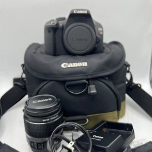 Canon EOS Rebel T2i DSLR Camera with EF-S 18-55mm f / 3.5-5.6 OEM Bag & Charger - Picture 1 of 17