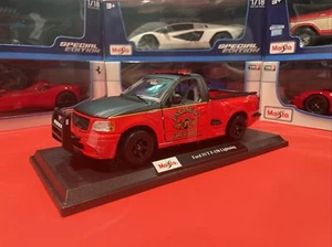 Coches diecast Maisto escala 1/21 Ford SVT F-150 jefe de bomberos relámpago - rojo - Imagen 1 de 12