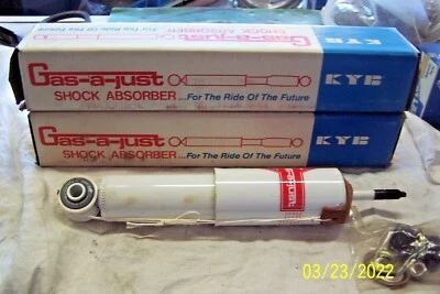 KYB KG 5446 GASOLINA A JUST AMORTECEDORES DIANTEIROS SERVE PARA NISSAN 720 D21 FRONTIER XTERRA 1981-00 - Imagem 1 de 2