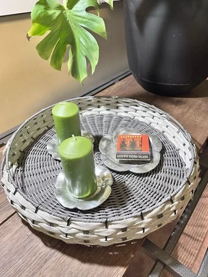 Bandeja redonda de ratán 17 con asas en gris y blanco Foto 1 de 4