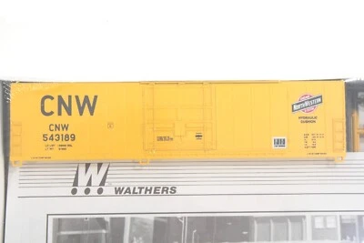 HO Walthers Chicago & Northwestern 50ft FGE-Type Smooth Side Plate C Box Car New - Image 1 of 4