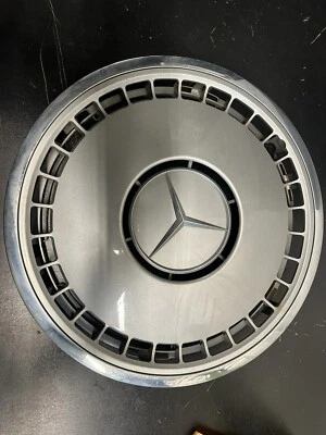 Mercedes Benz W140 Hubcap/wheelcover 16-inch   1404010024 - Image 1 of 4