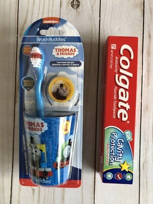 Cepillo de dientes suave Thomas The Train + taza de enjuague + pasta de dientes Colgate Bubble Fruit Foto 1 de 4