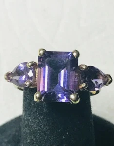 Vintage 14k Solid Yellow Gold Three Amethyst Gemstone RING ~ Size 6 - Picture 1 of 12