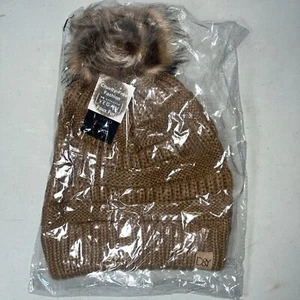 David & Young Kunstfell Bommel Beanie Wintermütze Braun Damen Strick Neu D&Y - Bild 1 von 4