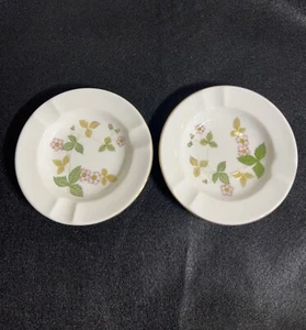 SET OF 2 WEDGWOOD BONE CHINA ASHTRAYS, Wild Strawberry, England - NEVER USED - Picture 1 of 10