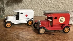 2 EFSI T-Ford 1919 Red NY Fire Truck mit Leiter & weißem Rotkreuz Krankenwagen 1:60 - Bild 1 von 13