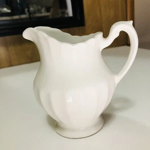 Vintage J & G Meakin Pottery England Scalloped Classic White Creamer China 8 oz - Picture 1 of 6