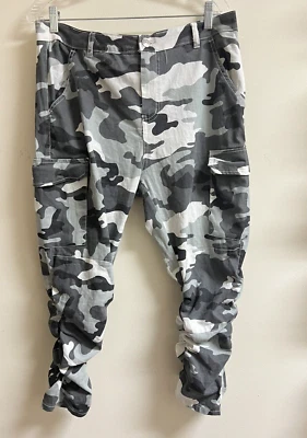 Calça cargo camuflada feminina quase famosa XL preta cinza pernas alongadas elásticas - Imagem 1 de 4