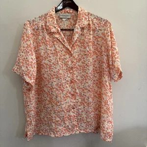 DONNKENNY CLASSICS Notched Collar Short Sleeve Button Down Blouse 3X Coral Flora - Bild 1 von 4