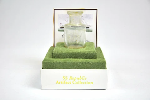 1865 SS Republic Shipwreck M & Y Perfume Bottle Genuine Artifact Display w/ COA Cover