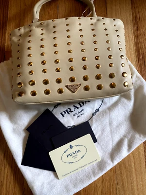 Bolso Prada con asa de cuero napa tachonado - Auténtico, usado Foto 1 de 4