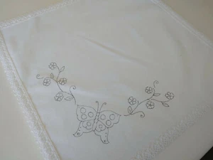  Stickerei Quadratisch Tisch Mitteldecke Schmetterling Spitze CSO115 - Bild 1 von 1