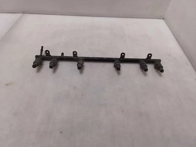 Riel de inyección de combustible Jeep TJ Wrangler OEM Stock motor de 4,0 L 1997-1998 146181 Foto 1 de 4