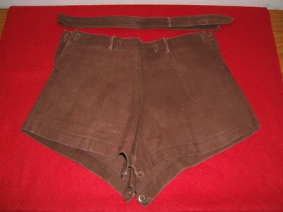 Pantalones cortos marrones vintage para niños pequeños con cinturón de faja  Foto 1 de 4