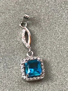 Estate Silvertone Twist con strass blu acqua taglio principessa e piccolo bordo trasparente penna - Foto 1 di 6