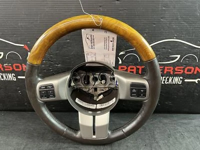 Volante Jeep Grand Cherokee 11-13 envuelto en cuero con moldura de grano de madera Foto 1 de 4