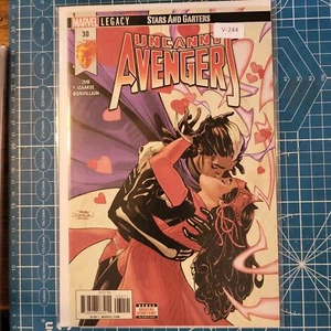 UNCANNY AVENGERS #30 VOL. 3 9.0+ MARVEL COMIC BOOK V-244 - Picture 1 of 1