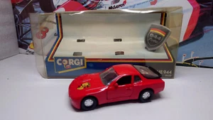 CORGI RETRO - PORSCHE 944 - RED PAINTWORK - 1/36 SCALE MODEL CAR - 94150 - Imagen 1 de 7