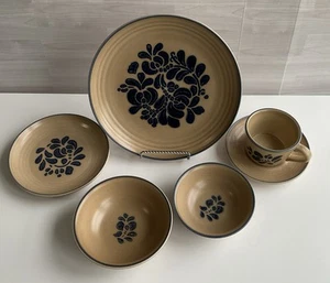 Pfaltsgraff Folk Art Pattern 6 Piece Place Setting Castle Mark USA - Picture 1 of 20