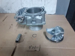 2016 Maverick Can-Am 1000R OEM cylinder and piston - Picture 1 of 6