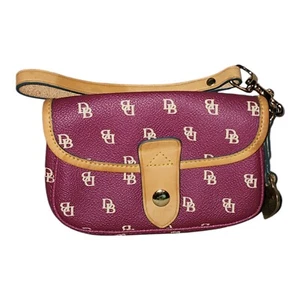 Muñequera vintage DOONEY & BOURKE con ribete de cuero rojo marrón monograma cierre a presión. - Imagen 1 de 6