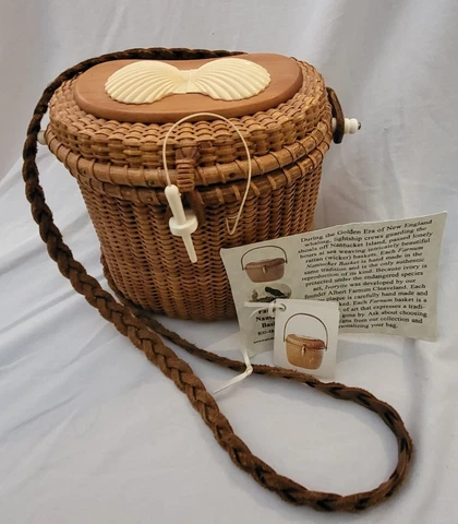 NANTUCKET FRIENDSHIP Basket Handbag Purse 2 Skrimshaw Shells Harbor Straw Woven Cover
