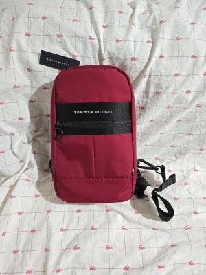 Bolsa de náilon masculina Tommy Hilfiger vermelha/marrom nova com etiquetas - Imagem 1 de 4