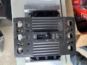 225Amp GE Leitungsschutzschalter 3-polig 225 Amp 240V TQD32225 - Bild 1 von 4