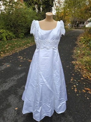 Vintage MORI LEE modest Wedding Gown With Detachable Train - Image 1 of 4