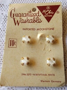 Le CHIC BUTTONS ON ORGINAL 10 CENT CARD * 4 BUTTONS * MADE IN WESTERN GERMANY - Bild 1 von 4