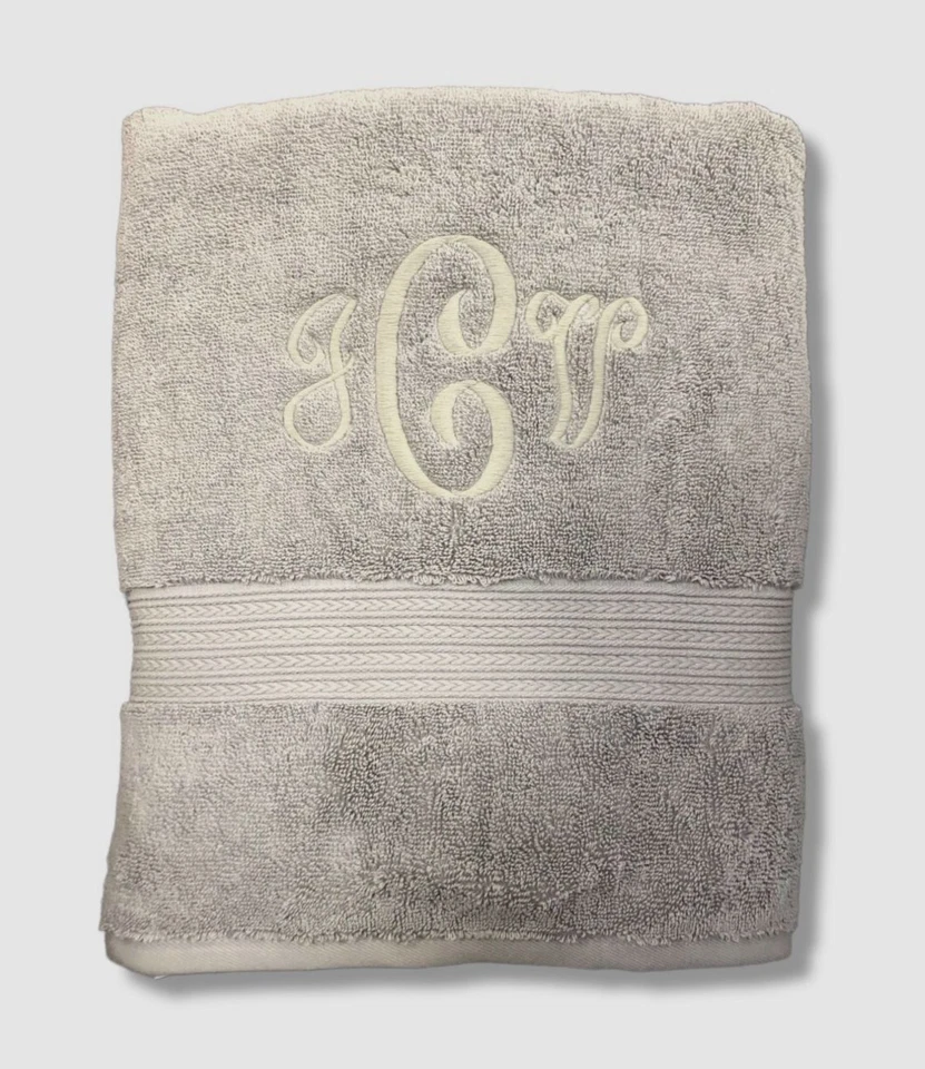 $34 Kassatex Gris Firma Monograma JCV Toalla de Baño 28" x 53" Foto 1 de 1