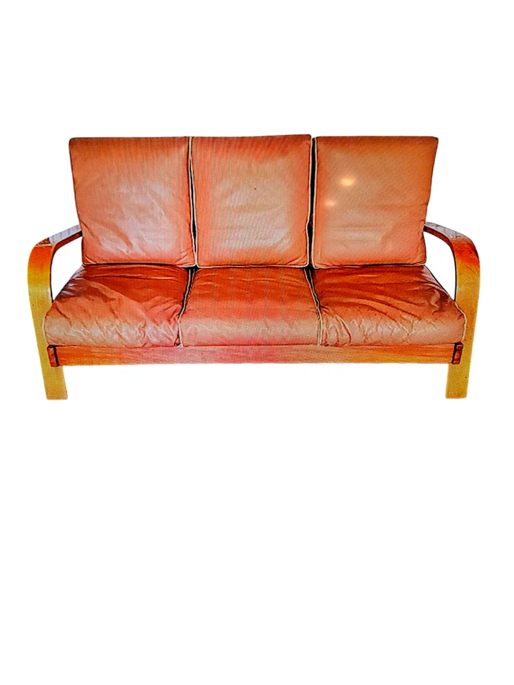 Sofá de tres plazas de arce tigre con figura Russell Wright de la década de 1930 Machine Age Foto 1 de 4