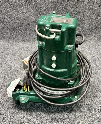 ZOELLER N137 137-0002 Submersible Sump Pump 1/2 HP, 115V, 1-1/2" Discharge - Image 1 of 4