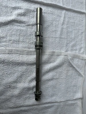 2001 年 Harley Davidson 高清 SOFTAIL FAT BOY 前轮 RIM AXLE BOLT 01 — 第 1/4 张图片