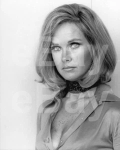 UFO (TV) Wanda Ventham 10x8 Photo - Imagen 1 de 1