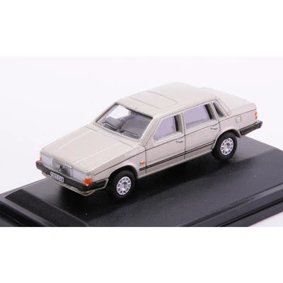 VOLVO 760 1982 GOLD METALLIC 1:76 Oxford Auto Stradali Modellino Nuovo - Immagine 1 di 2