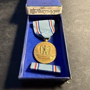 GENUINE U.S. FULL SIZE MEDAL: AIR FORCE GOOD CONDUCT WITH BOX - Picture 1 of 4