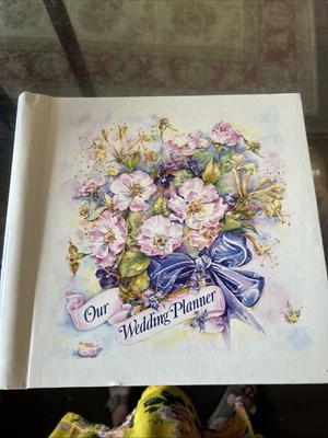 Винтажный наш свадебный планировщик альбом Лилиан Вернон розовый цветок синяя лента 10 x 9 - Изображение 1 из 4